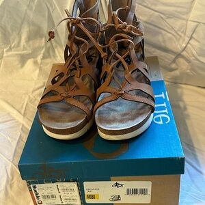 OTBT Escapade Leather Wedge Sandal. Size 8 Women’s.  Worn once.